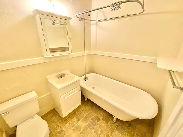 St Florence Apartments — Photo 14