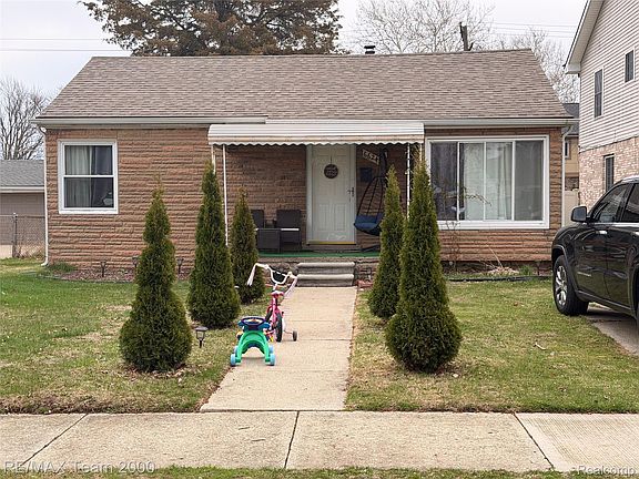 2nd image of 6624 Centralia St