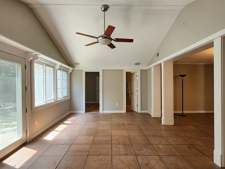 2207 Fordham Dr — Photo 13