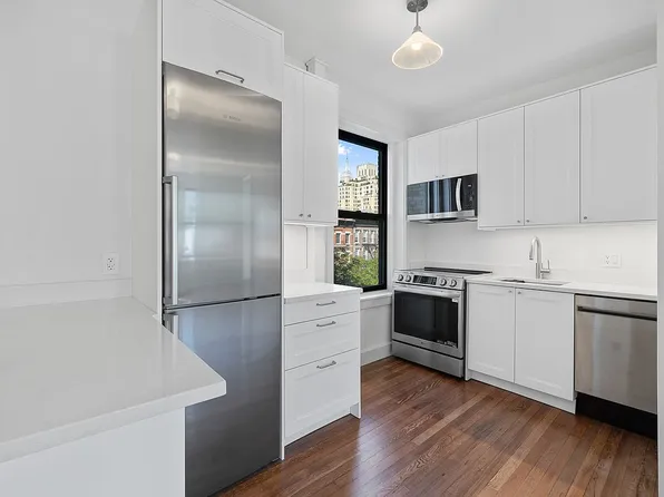 342 W 21st St APT 5B, New York, NY 10011