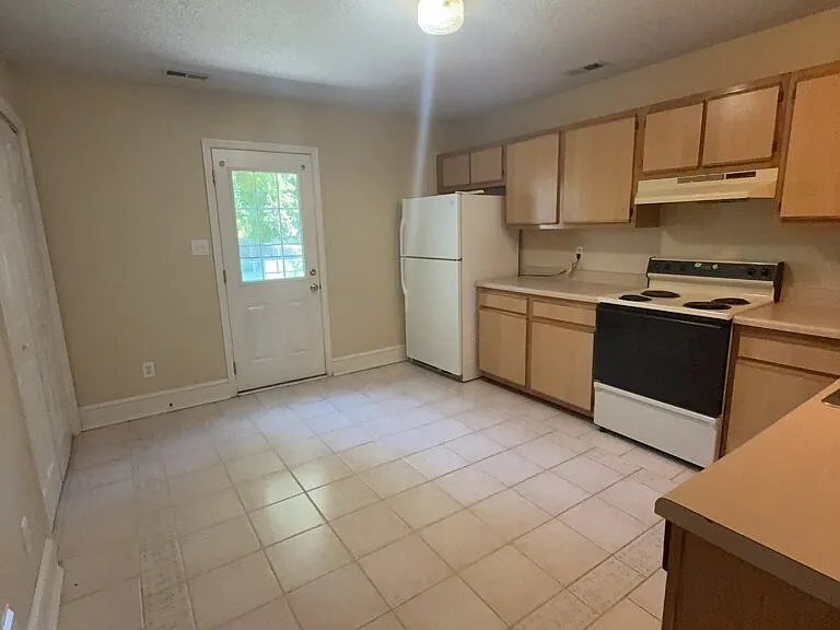 1121 Pueblo Dr — Photo 3