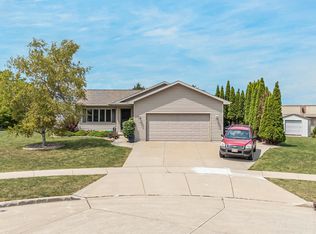 365 Lilac St, Oshkosh, WI 54902