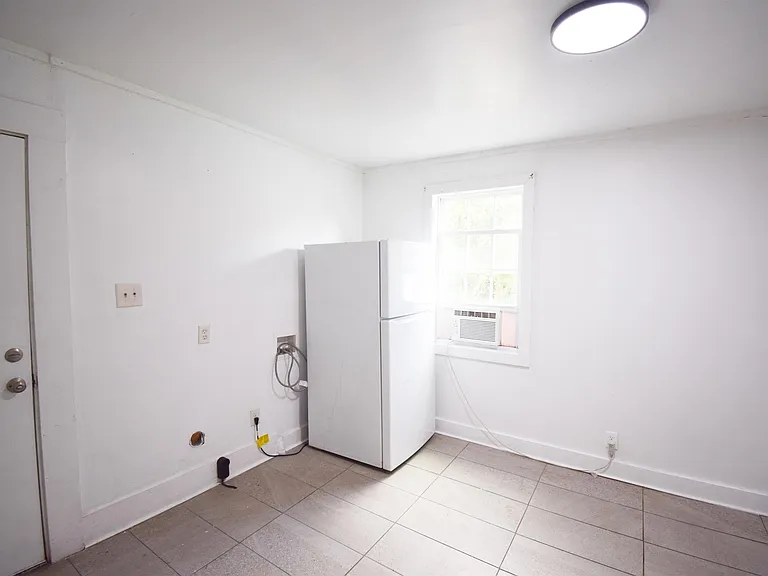 2716 Sunrise St — Photo 3
