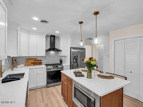 4th image of 380 Port Royal Drive
