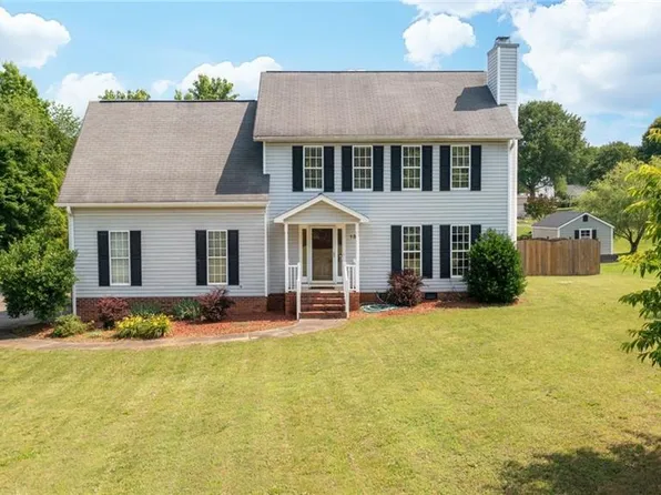 131 Hickory Creek Ct, Winston Salem, NC 27107