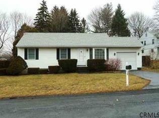 5 Krug Ct, Loudonville, NY 12211