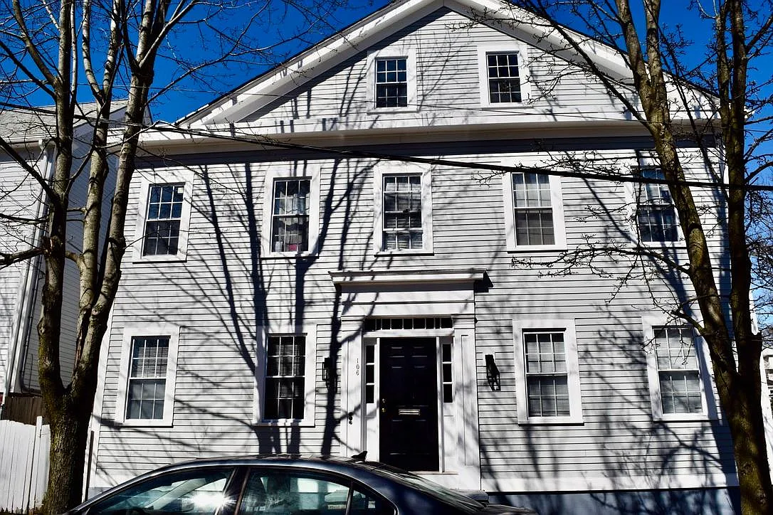 Building Photo - 106 John St #2
