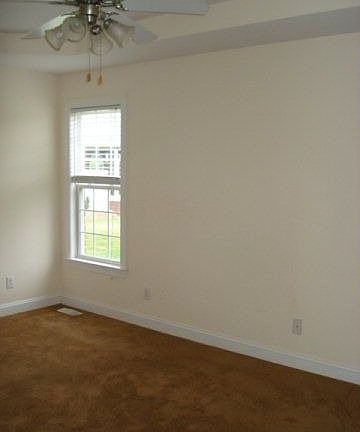 5th image of 214 Edgebrook Dr