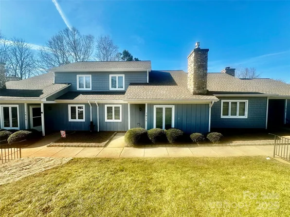 1017 21st Ave NE, Hickory, NC 28601
