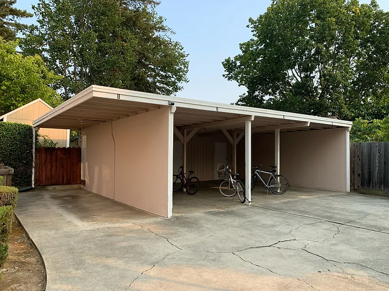 2046 Yale St — Photo 15