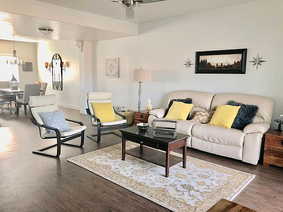 2nd Floor: Living Room