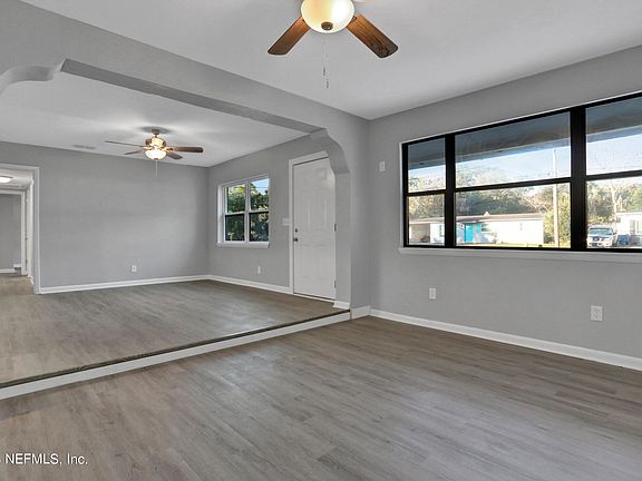 5th image of 2923 WYCOMBE Drive W