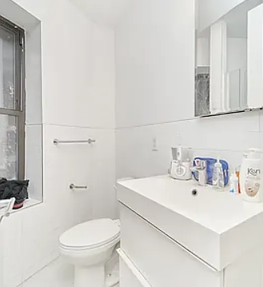 234 E 33rd St #A — Photo 3