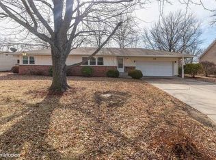 13 Sunset Dr, Hesston, KS 67062