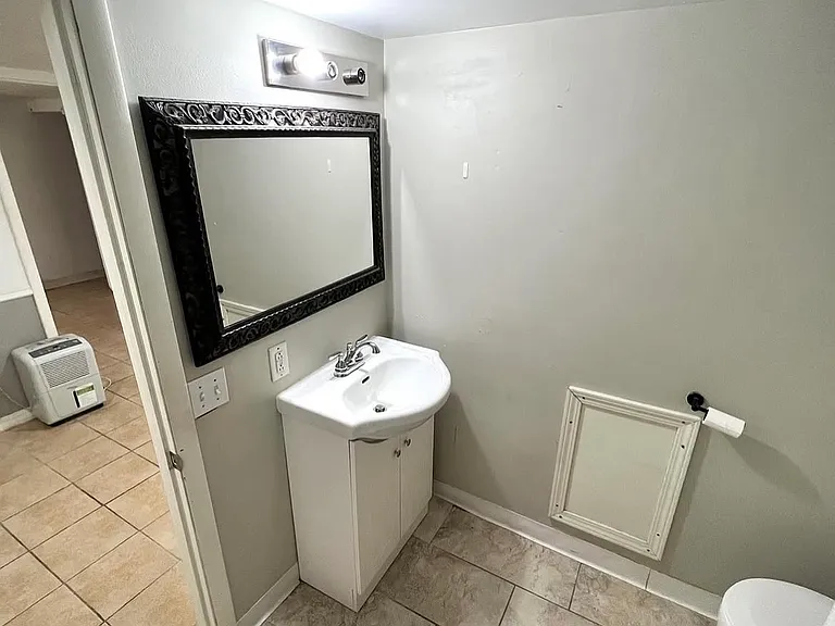 107 S Albert St #2 — Photo 6