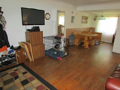 5th image of 1173 N Niagara St