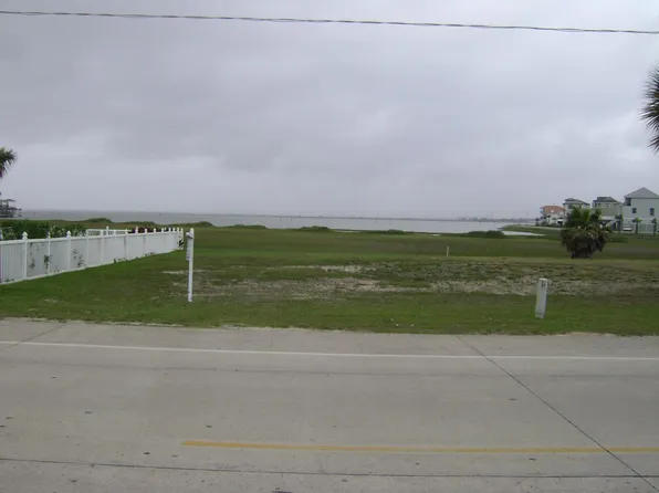 27 Tiki Dr, Galveston, TX 77554