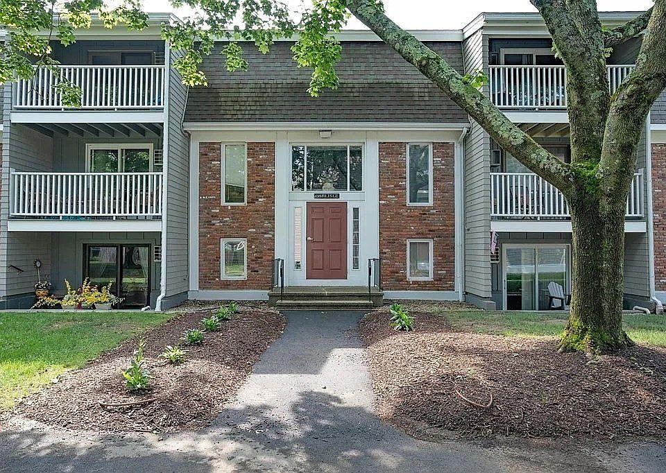 1st image of 220 Bedford St #32