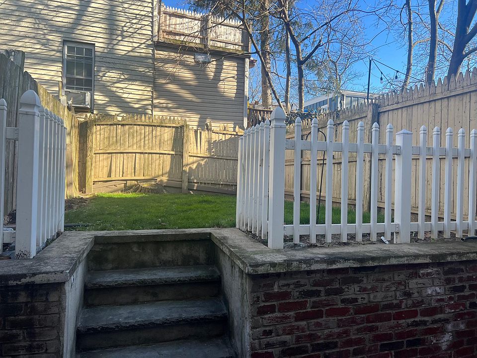 Private Yard.