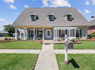 32 Doescher Dr, Harahan, LA 70123