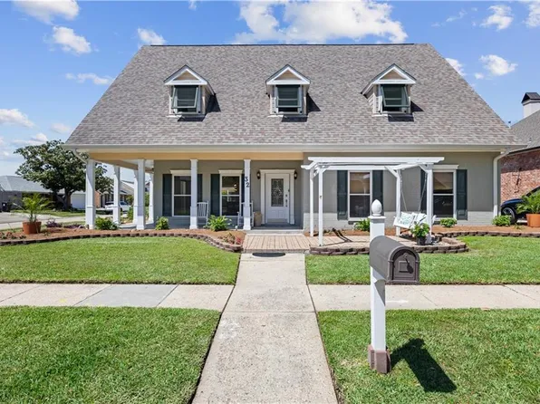 32 Doescher Dr, Harahan, LA 70123
