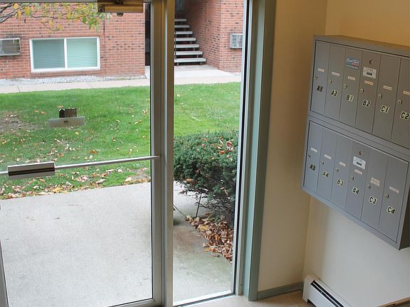 5th image of 219 E Erie Ave APT B2