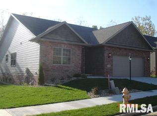 7535 Walnut Bend Dr, Peoria, IL 61614
