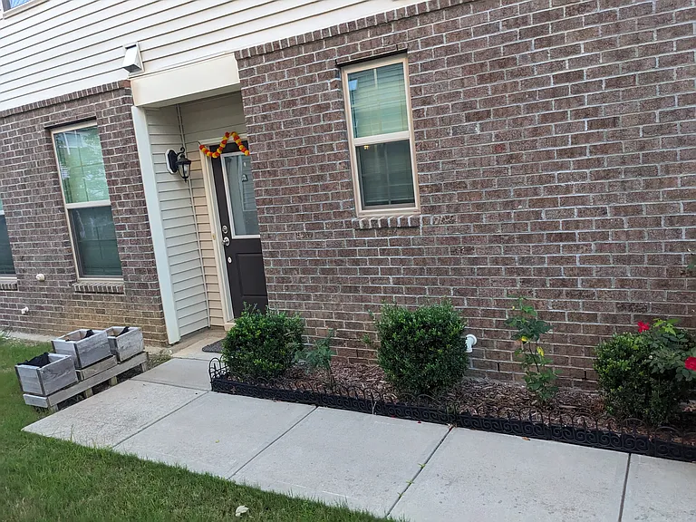 Side entrance2