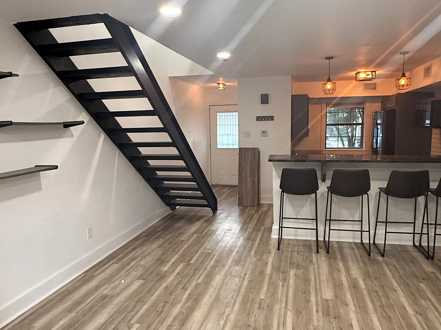1 bed, 1000 sqft, $1,750 — Photo 3