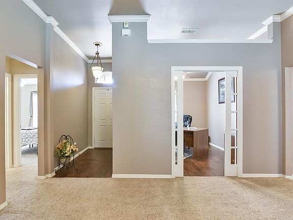 3rd image of 4903 Bayberry Dr