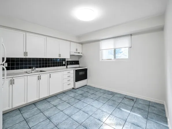 730 Cedar St #7, Oshawa, ON L1H 4M6