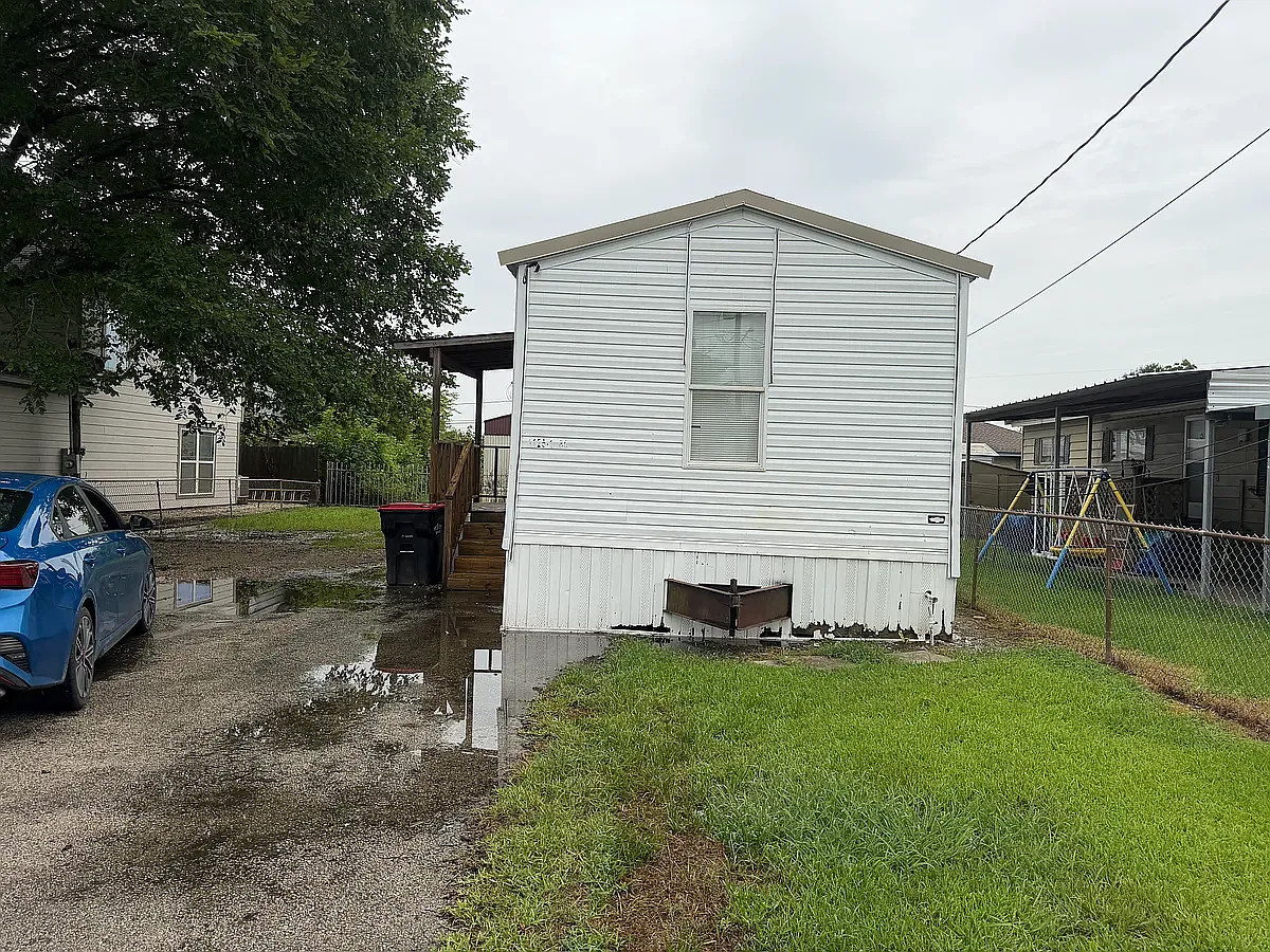 3 bed, 1152 sqft, $1,300 — Photo 2
