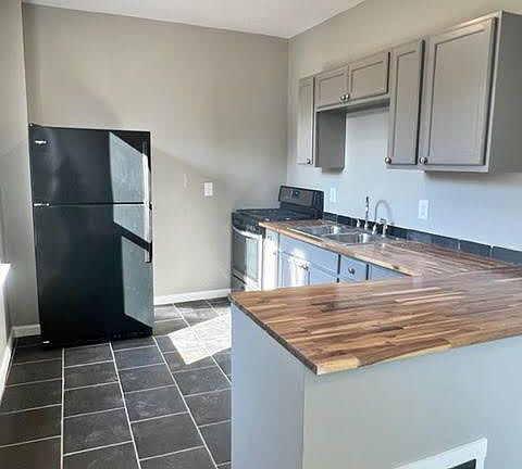 3rd image of 874 Rockdale Ave #2
