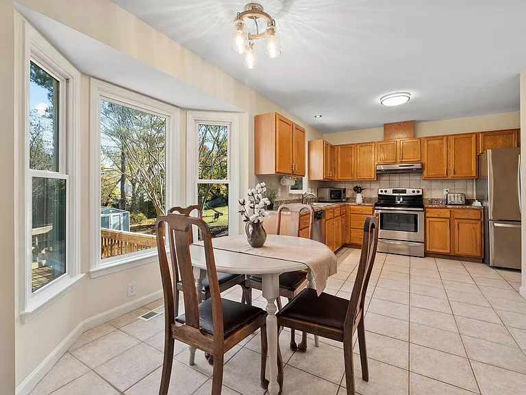 805 S White St — Photo 14