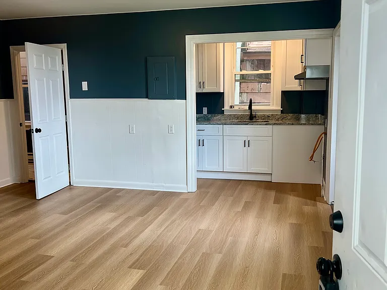 1190 Pleasant St #1 — Photo 2