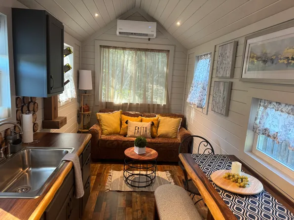 132 Alma St #C, Azle, TX 76020