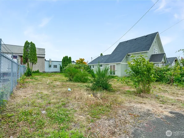 205 5th Street, Hoquiam, WA 98550
