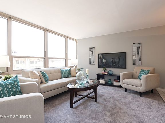 3rd image of 3950 N Lake Shore Dr APT 627E