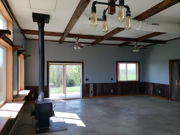 3rd image of 408 Lois Ln