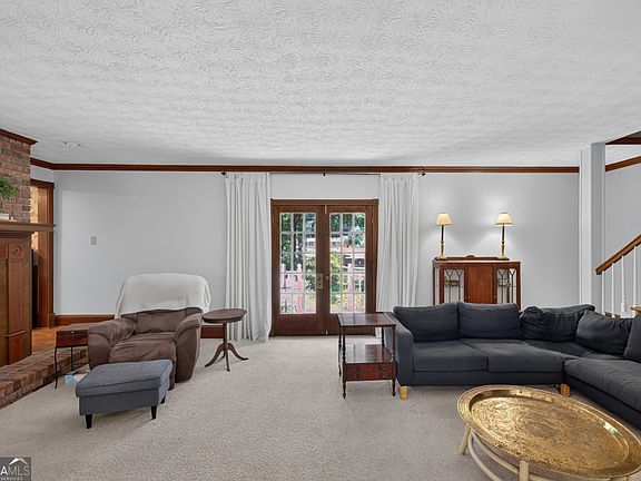 3rd image of 2220 Valley Creek Cir