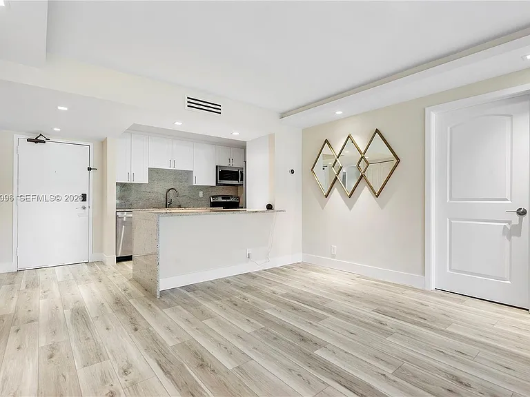230 Lakeview Dr #106 — Photo 18