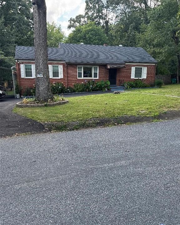 1st image of 300 Byswick Ln