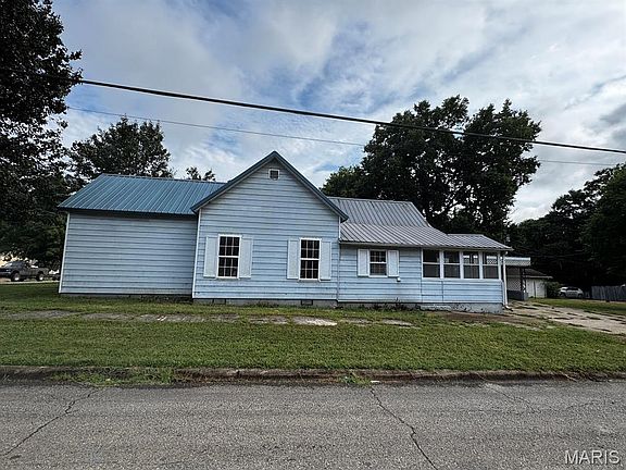 2nd image of 709 Walnut St