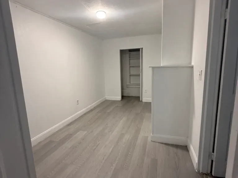 205 S Grove St #4 — Photo 4