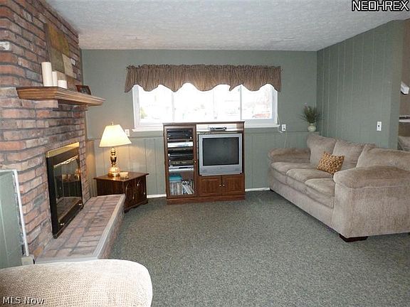 3rd image of 573 Howells Ct