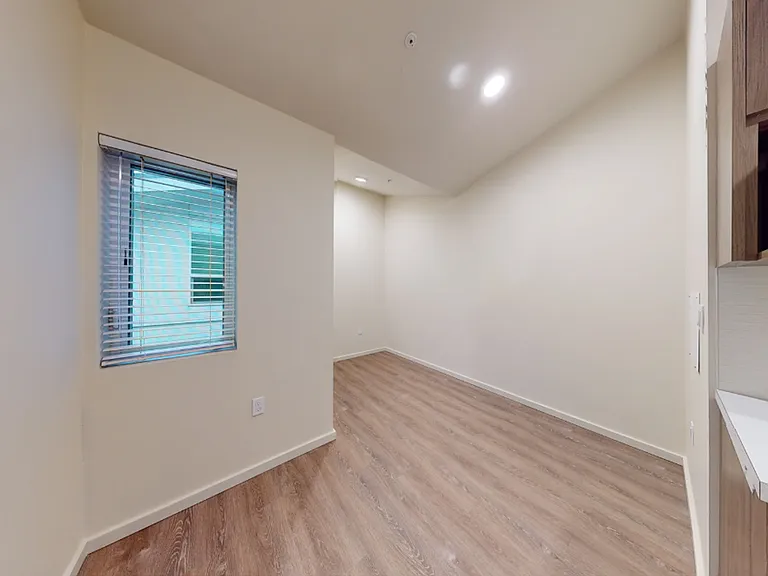 Plaza Apartments — Photo 141