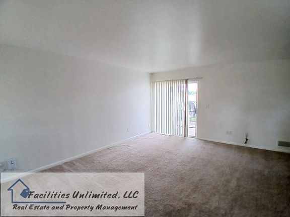 3rd image of 272 Acacia Dr