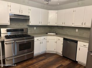 145 Tulip Ln, Freehold, NJ 07728