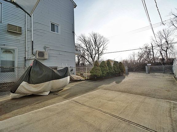 3rd image of 49 Agnes Pl