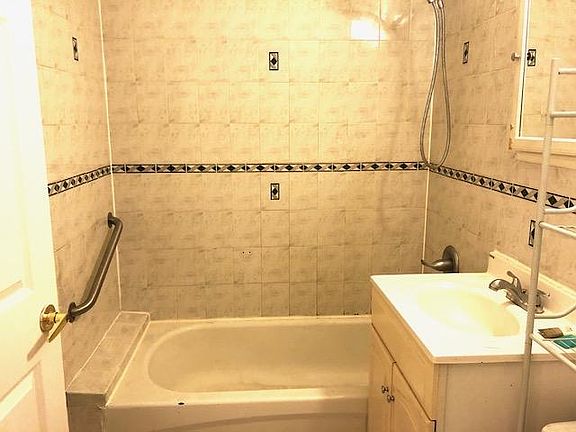4th image of 1418 117th St Fl 1